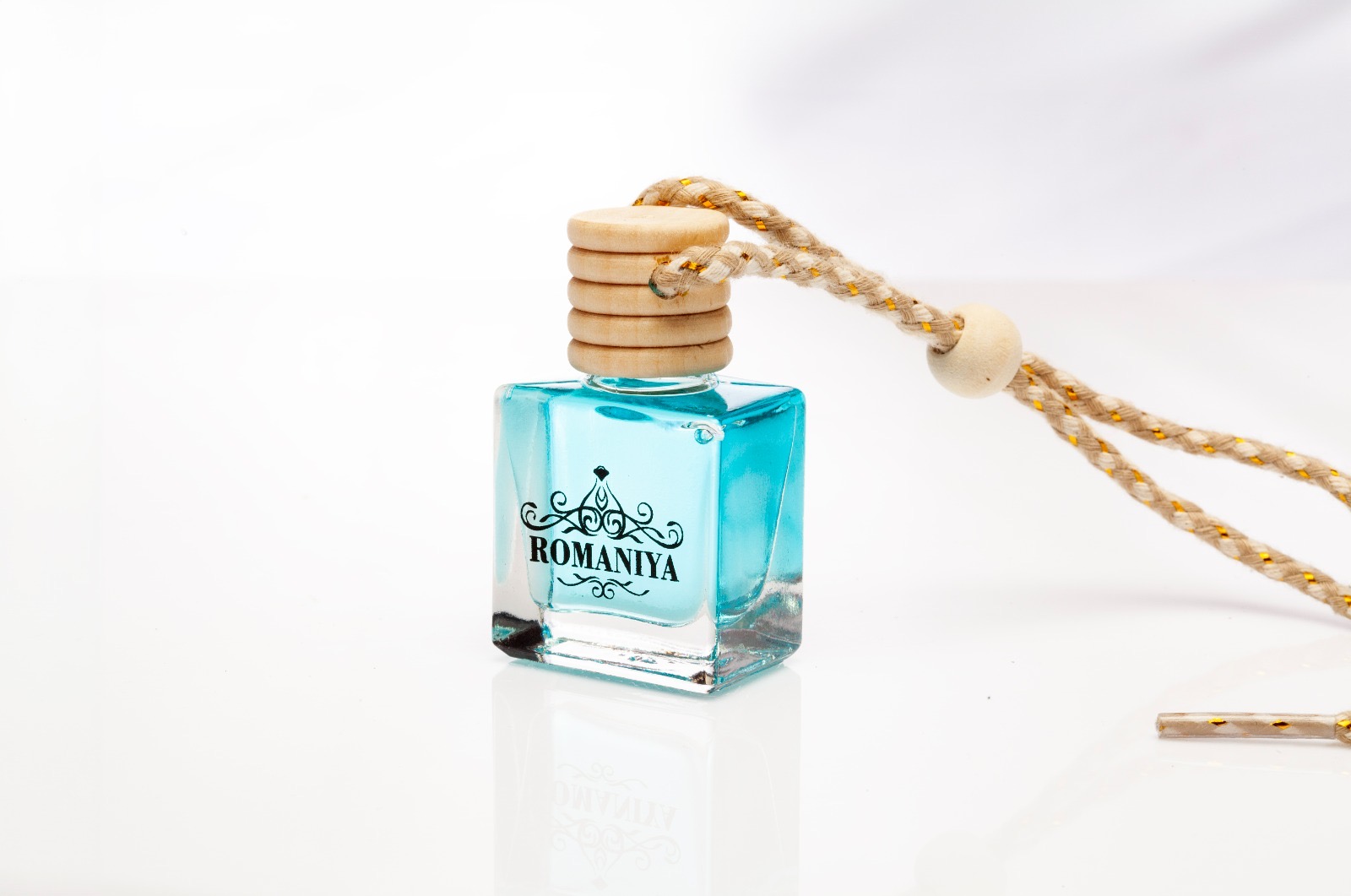 Romaniya White Oudh Mystique Premium Car Differ - Image 2